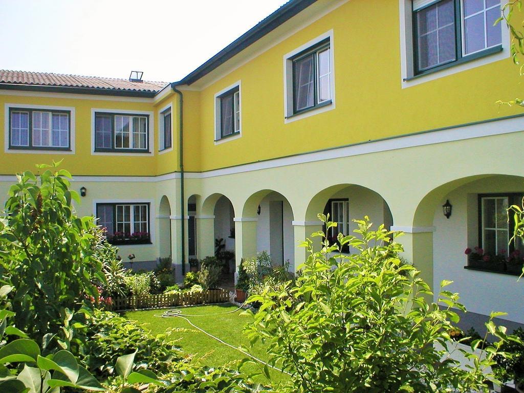 Hotel Nikolaushof à Podersdorf am See Extérieur photo
