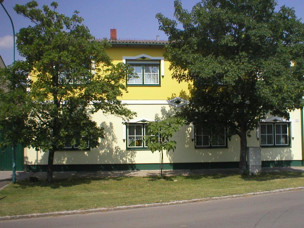 Hotel Nikolaushof à Podersdorf am See Extérieur photo