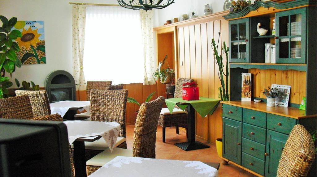 Hotel Nikolaushof à Podersdorf am See Extérieur photo